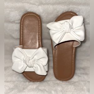 Size 10 toddler girl sandals.